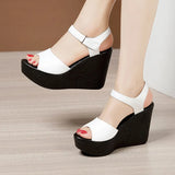 Leather Medium Heel Heel Sandals Summer 2023 New Muffin Thick Soles Fashion Large Size Soft Soles Mother Sandals