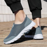 New Summer Men's Shoes Outdoor Casual Sneakers Lightweight Breathable Mens Loafers Slip-on New Men Shoes Zapatos