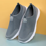 New Summer Men's Shoes Outdoor Casual Sneakers Lightweight Breathable Mens Loafers Slip-on New Men Shoes Zapatos