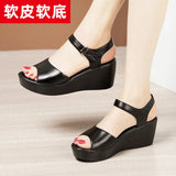 Leather Medium Heel Heel Sandals Summer 2023 New Muffin Thick Soles Fashion Large Size Soft Soles Mother Sandals